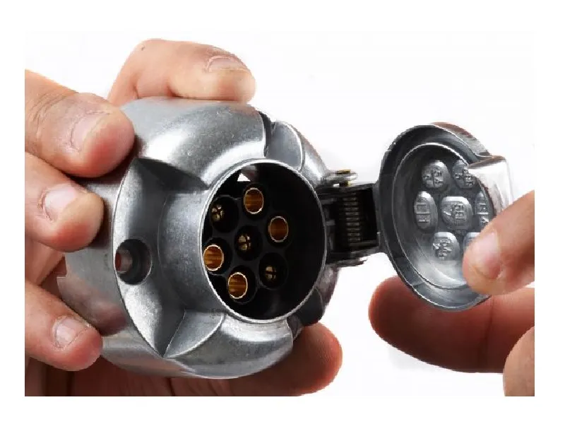 ENCHUFE METAL HEMBRA PARA VEHICULO TMAX
